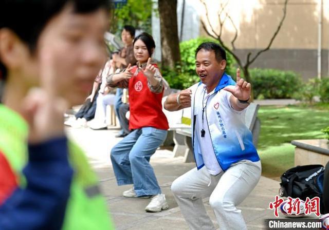 台胞志愿者走进特教课堂用运动点亮“心青年”的未来(图2)