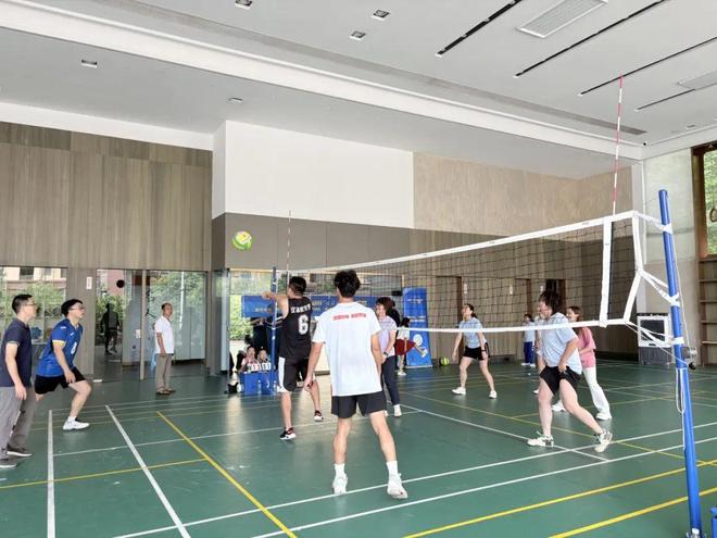 在社区迎世运丨“跃动人生·气排赋能”！家门口的“世运课堂”火热开练！(图4)