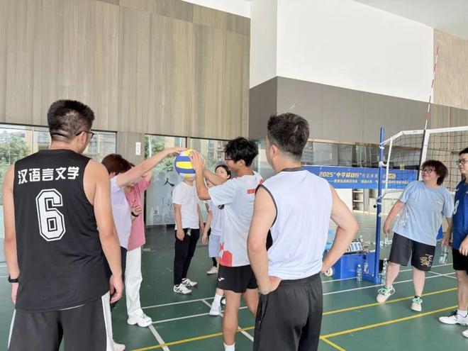 在社区迎世运丨“跃动人生·气排赋能”！家门口的“世运课堂”火热开练！(图3)