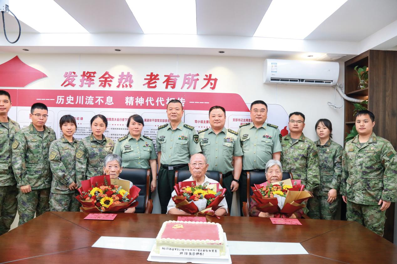 托起幸福“夕阳红”