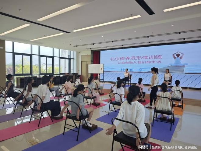 童趣瑜伽润身心光影故事启哲思