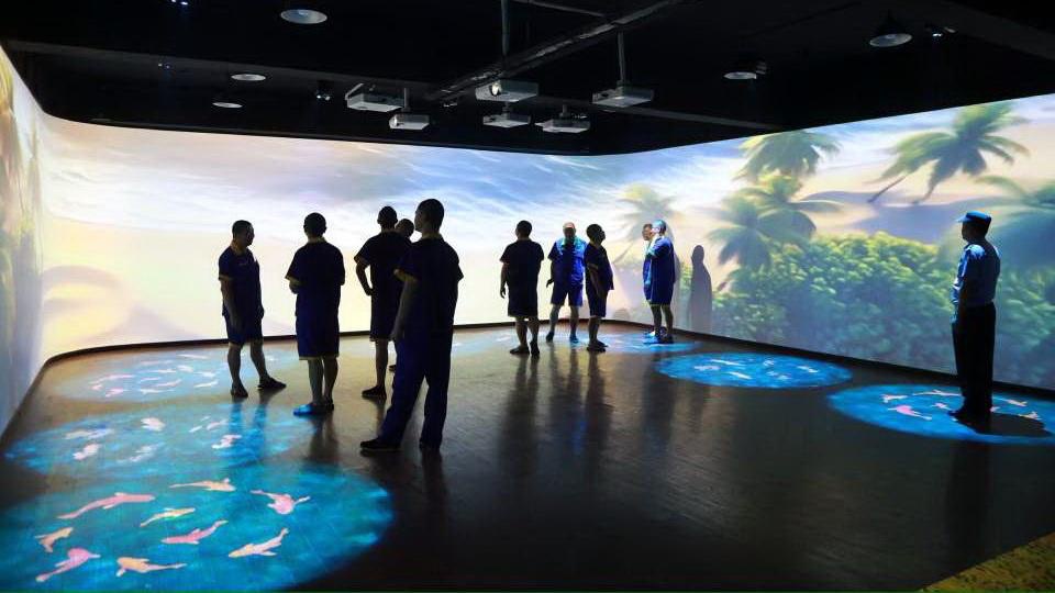 重庆万州：VR投影池里戒毒人员体验“清凉疗愈”