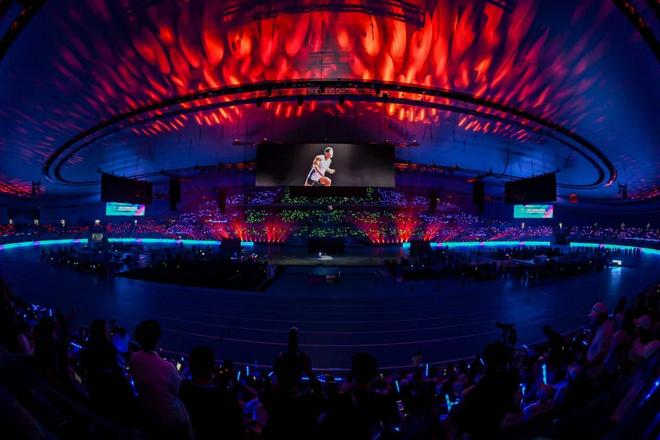 2025世界人形机器人运动会启幕！中国联通AI赋能“冰丝带”梦幻开幕(图2)