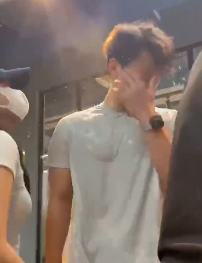 惊！健身教练与四女学员上演“情”戏头折一圈半！(图4)