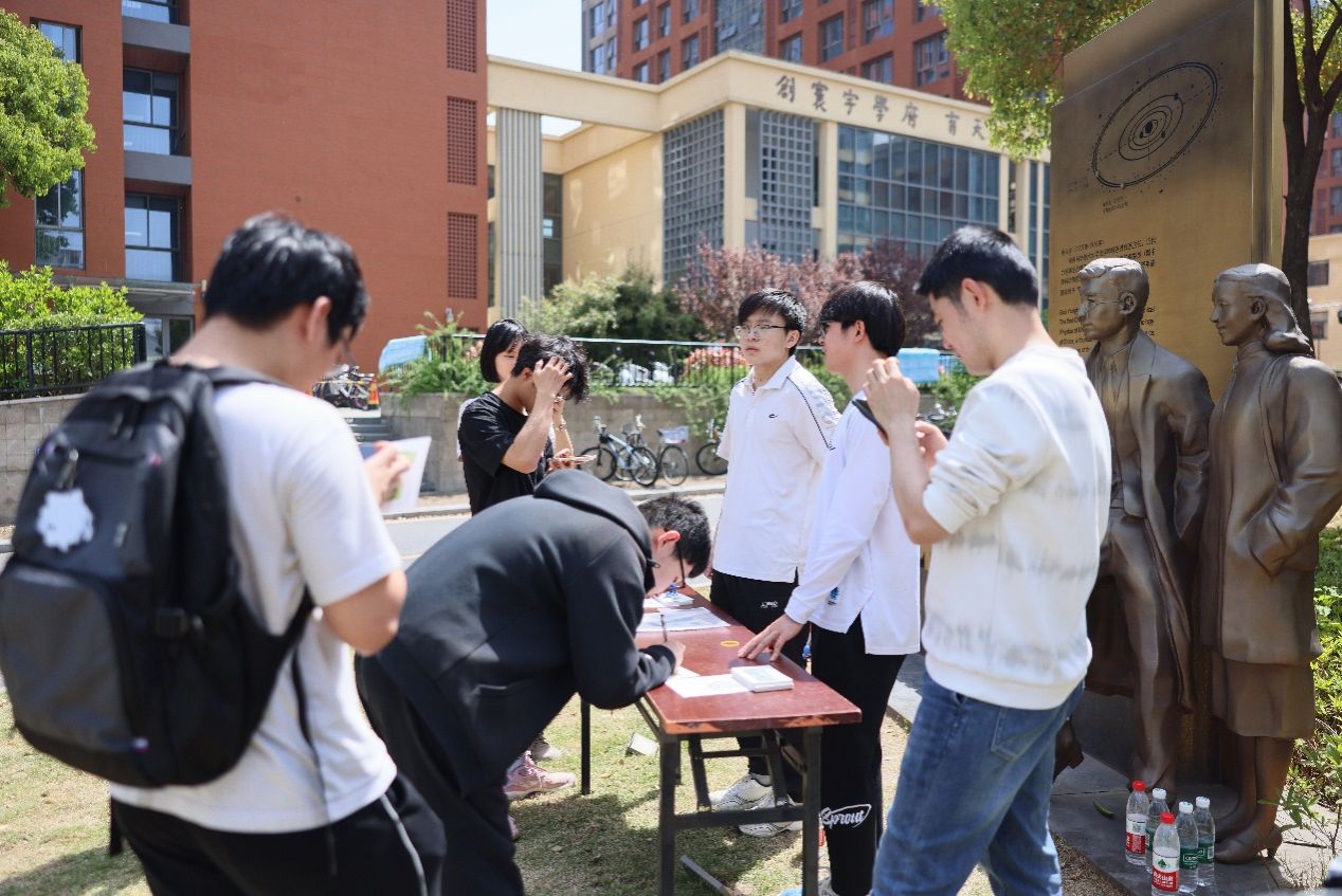 “重走‘科学家之路’深悟科学家精神”清明节专项纪念活动举行