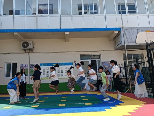济宁市任城区阜桥街道牌坊街社区开展“全民健身网格动起来”志愿服务活动